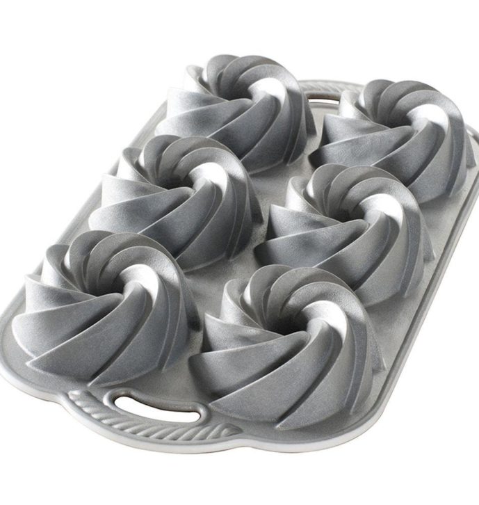 Nordic Ware 88037 Heritage Bundtlette Cake Pan, Metallic, Silver Nordic Ware 88037 Heritage Bundtlette Cake Pan, Metallic, Silver